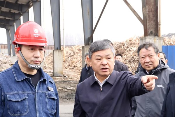 生態(tài)環(huán)境部部長(zhǎng)黃潤(rùn)秋赴河南省調(diào)研大氣污染防治工作