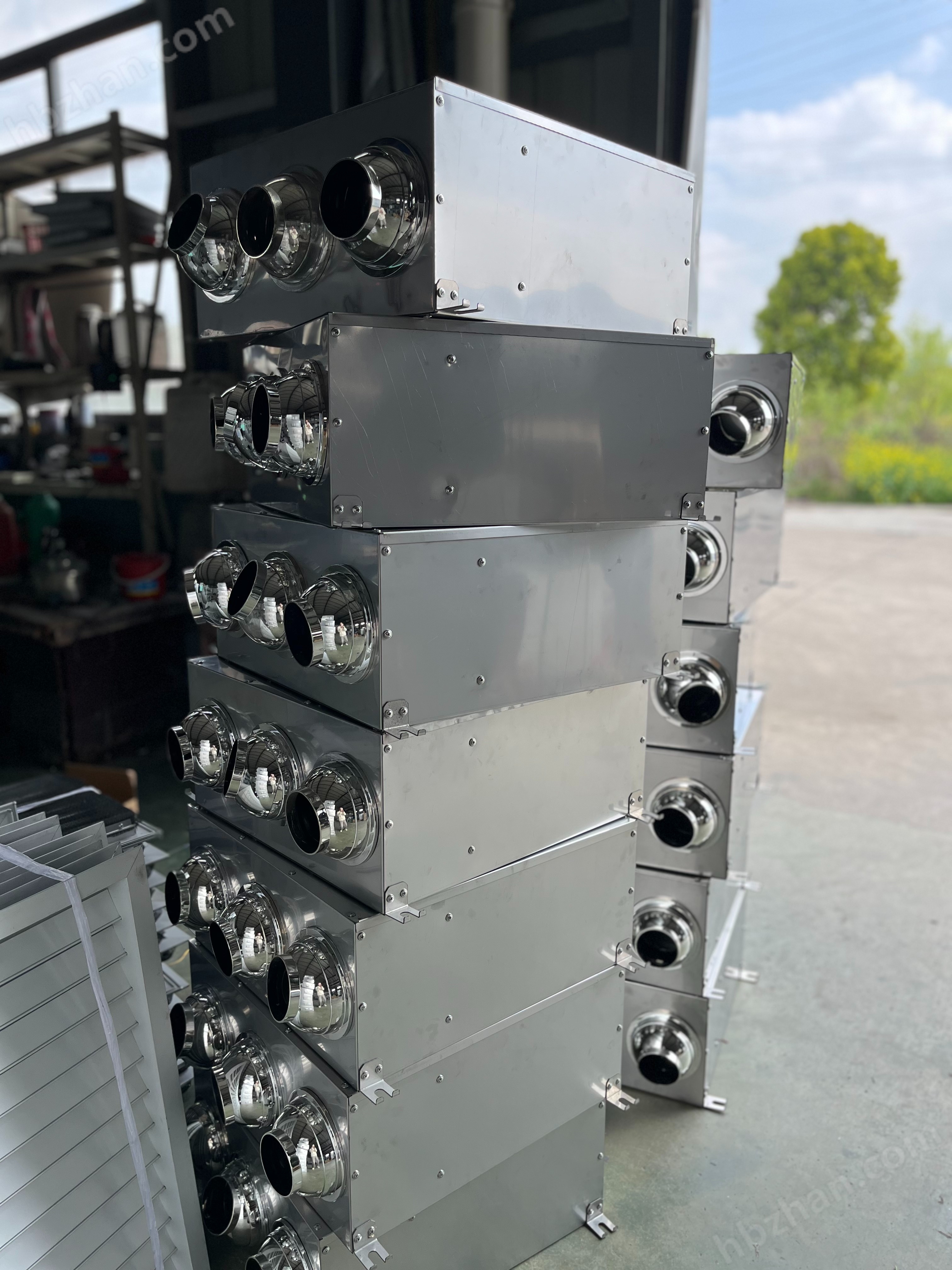 萬(wàn)向調(diào)節(jié)撓性噴嘴不銹鋼耐高溫誘導(dǎo)風(fēng)機(jī)