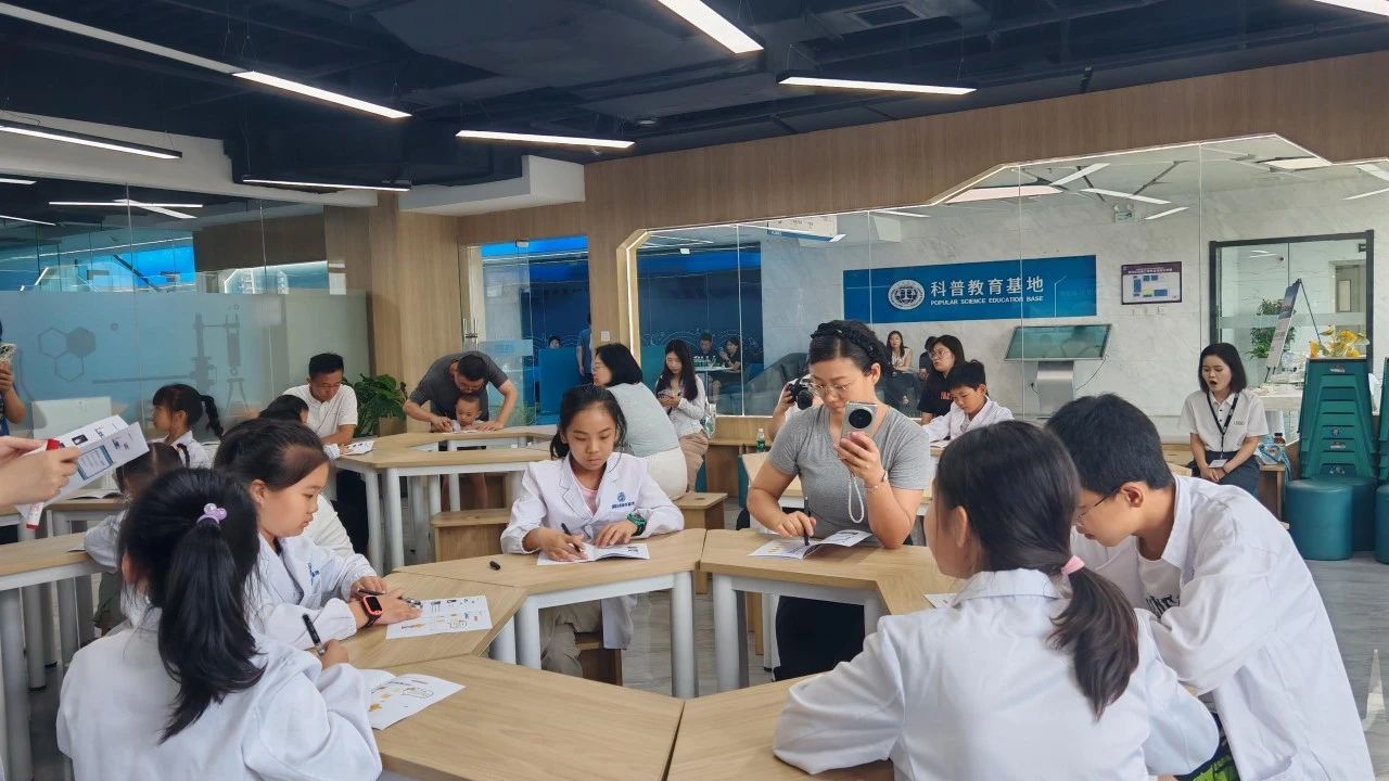 科學(xué)探秘·歡樂盛夏--奧迪親子家庭走進(jìn)國聯(lián)質(zhì)檢科普教育基地