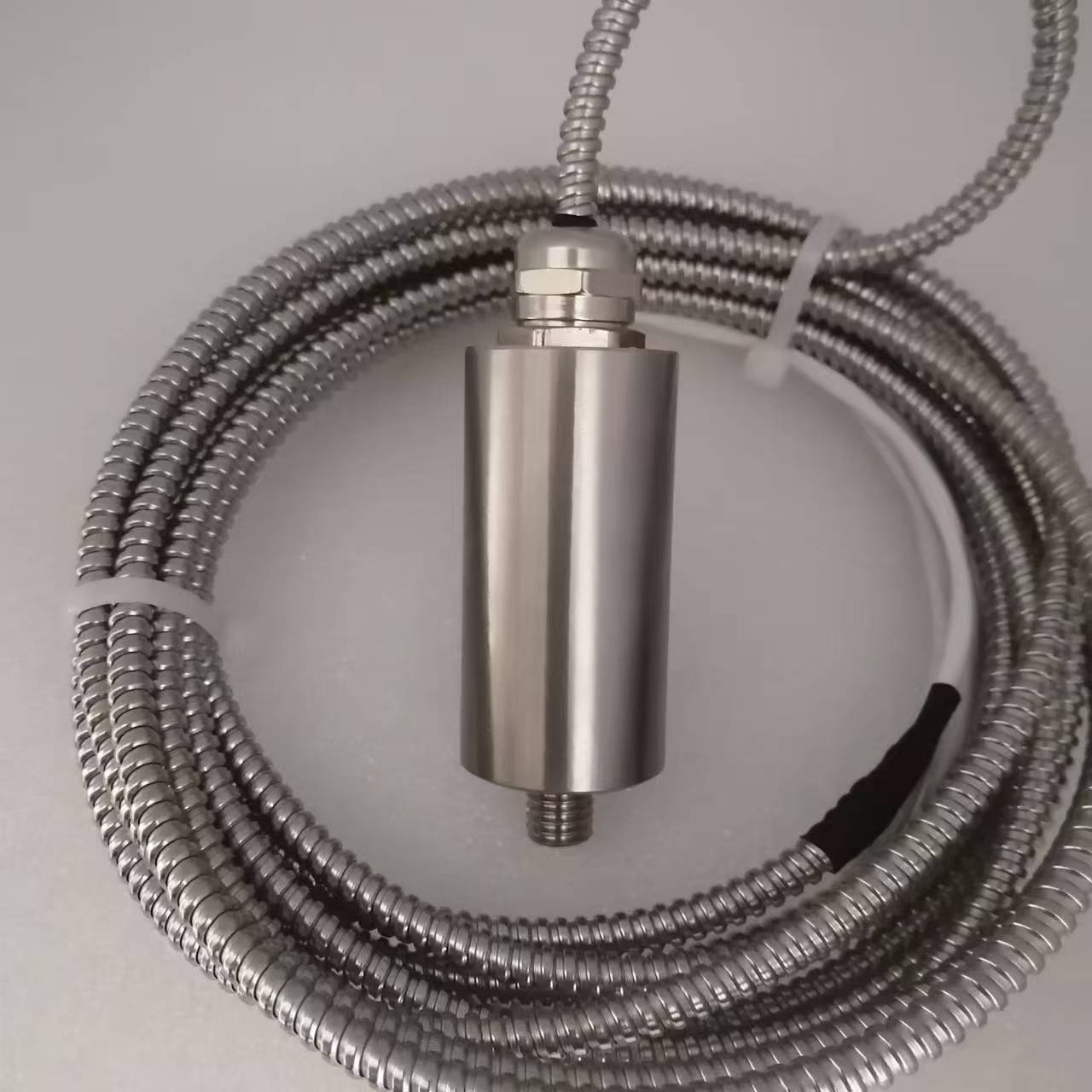 0直接出线 铠装磁吸座 一体化 振动速度 (2).jpg 0直接出线 铠装磁吸座 一体化 振动速度 (2).jpg