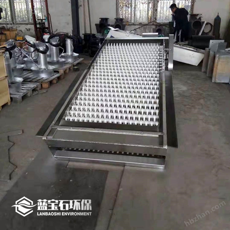 往復(fù)式回轉(zhuǎn)式格柵撈污機(jī) 勾齒型機(jī)械細(xì)格柵