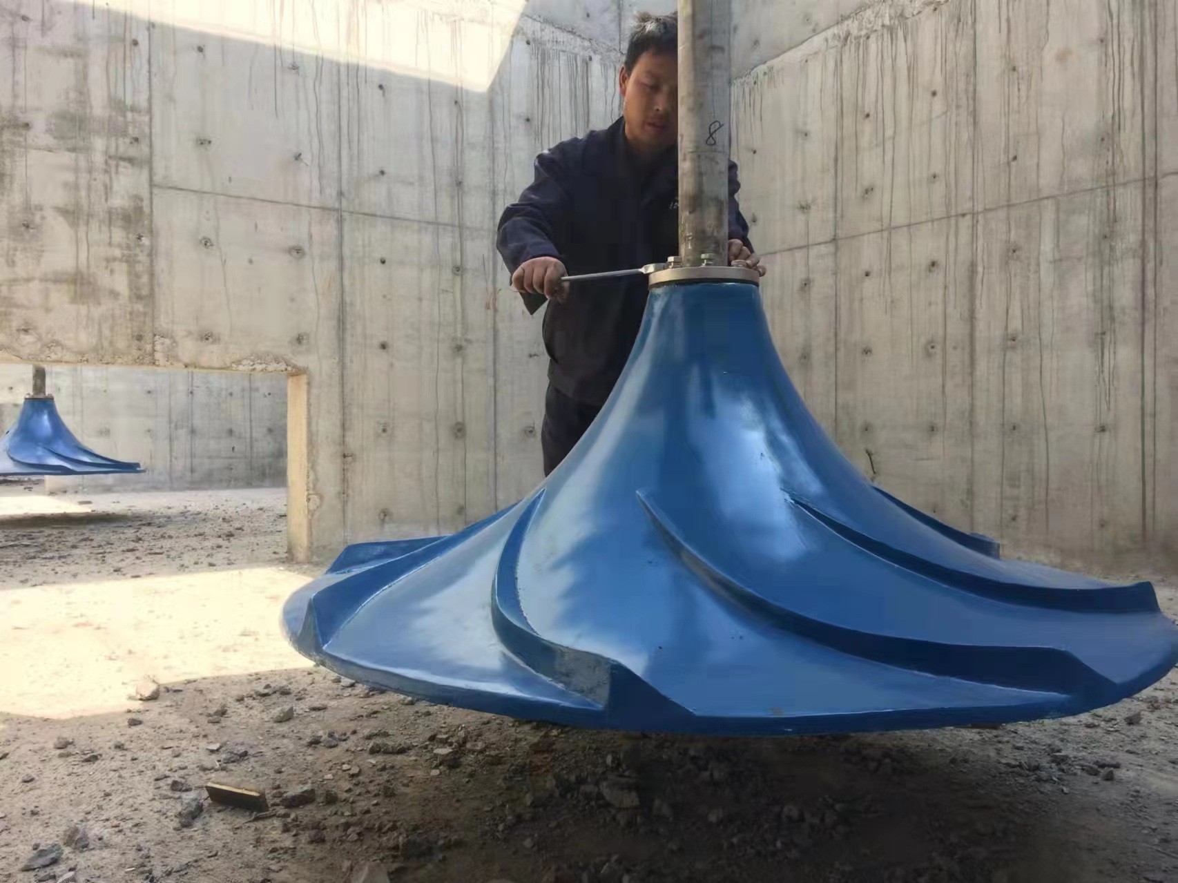 09d37968816acd2180732ae15282ab7.jpg 变频可调速双曲面干式搅拌机